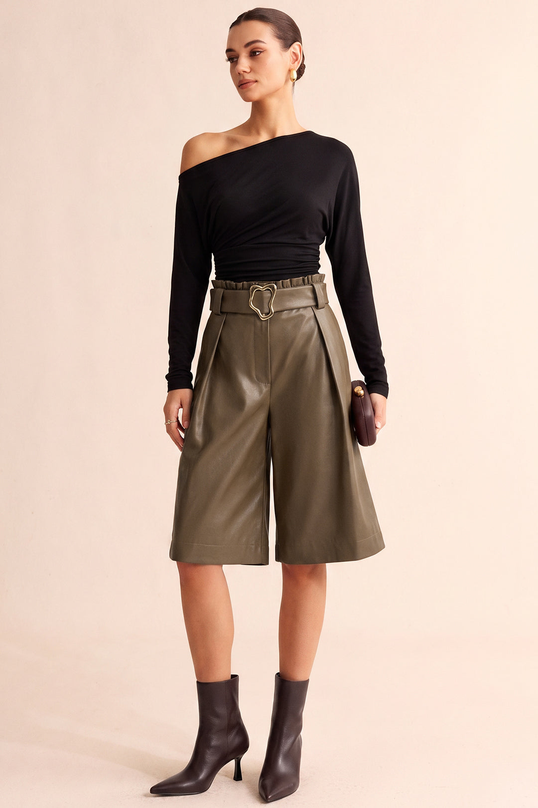 Leren-look metallic short met riem en rechte pijp