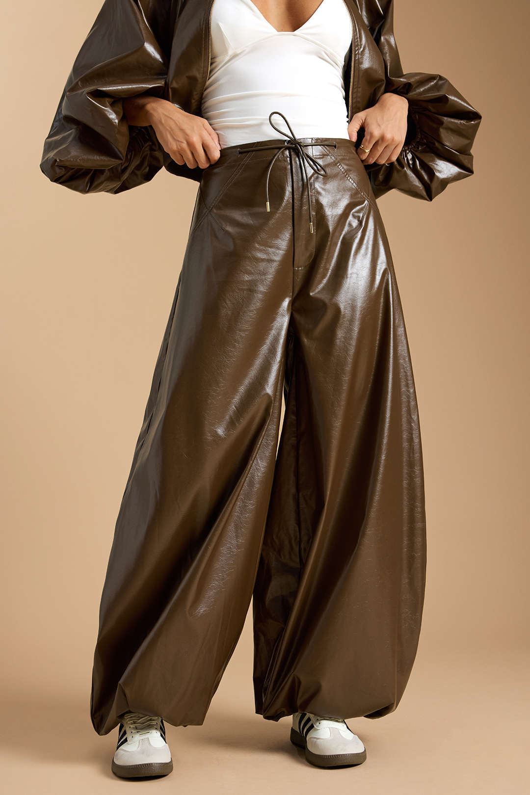 Leren-look pantalon met strik