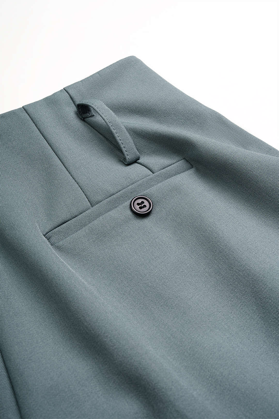 Broek met knoopjes en rechte pijp