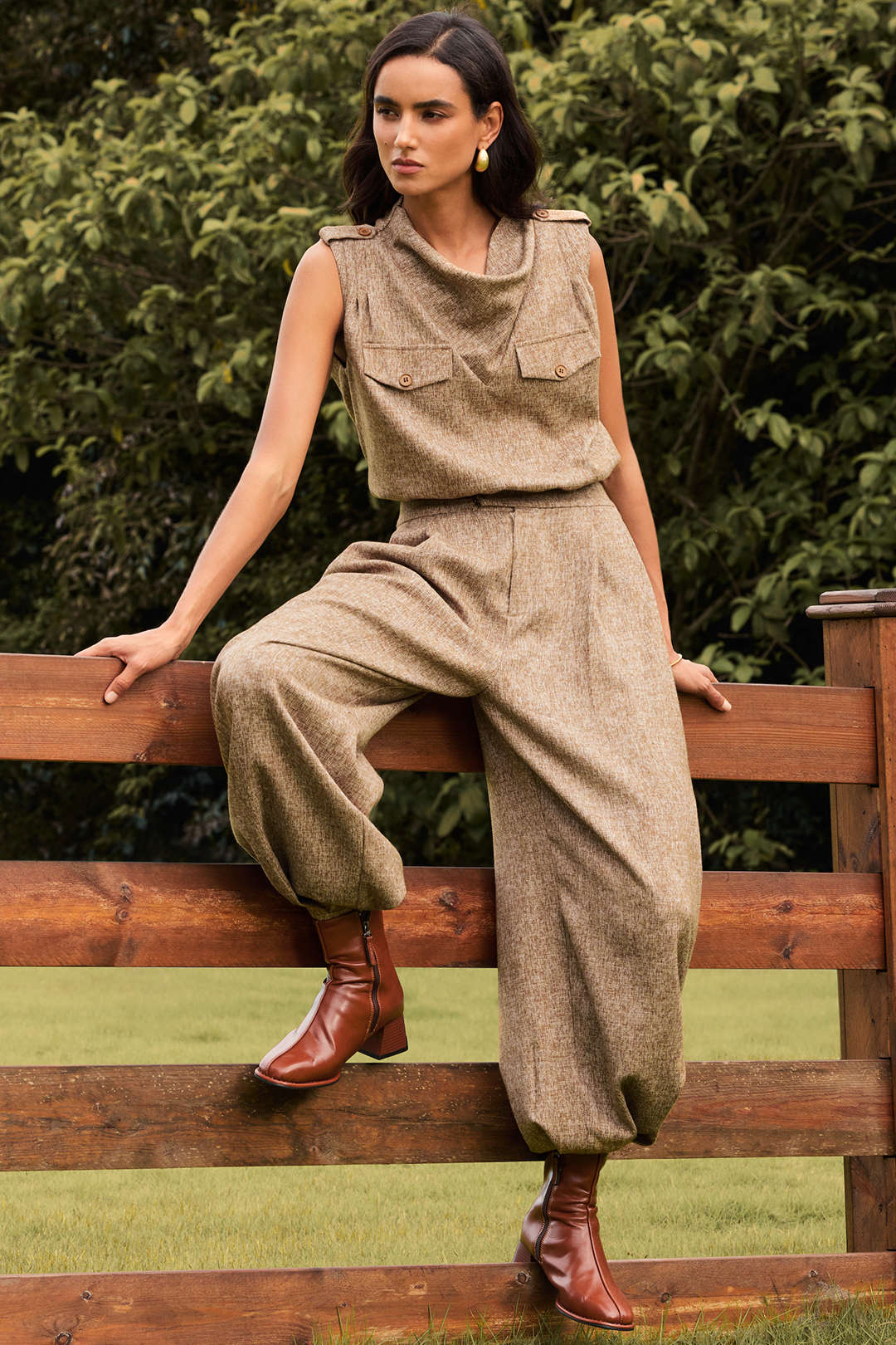 Tanktop met drapering, watervalhals en knoopjes