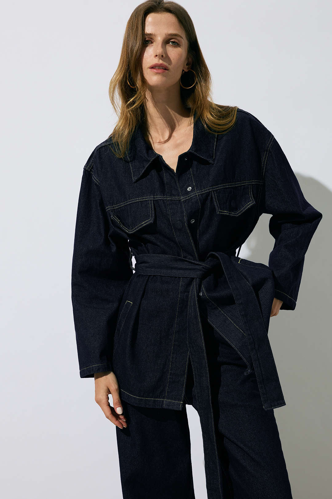 Roos - Denim blouse met riem en lange mouwen