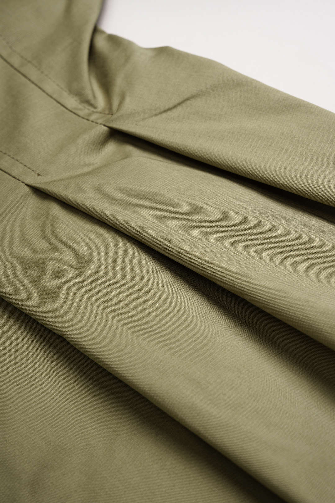Blouse met reverskraag, ruches en korte mouwen