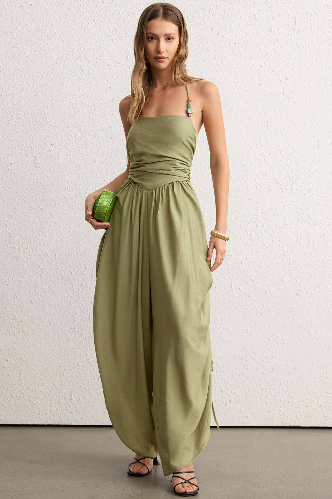 Linnen mouwloze jumpsuit met kralen, halternek en ruches