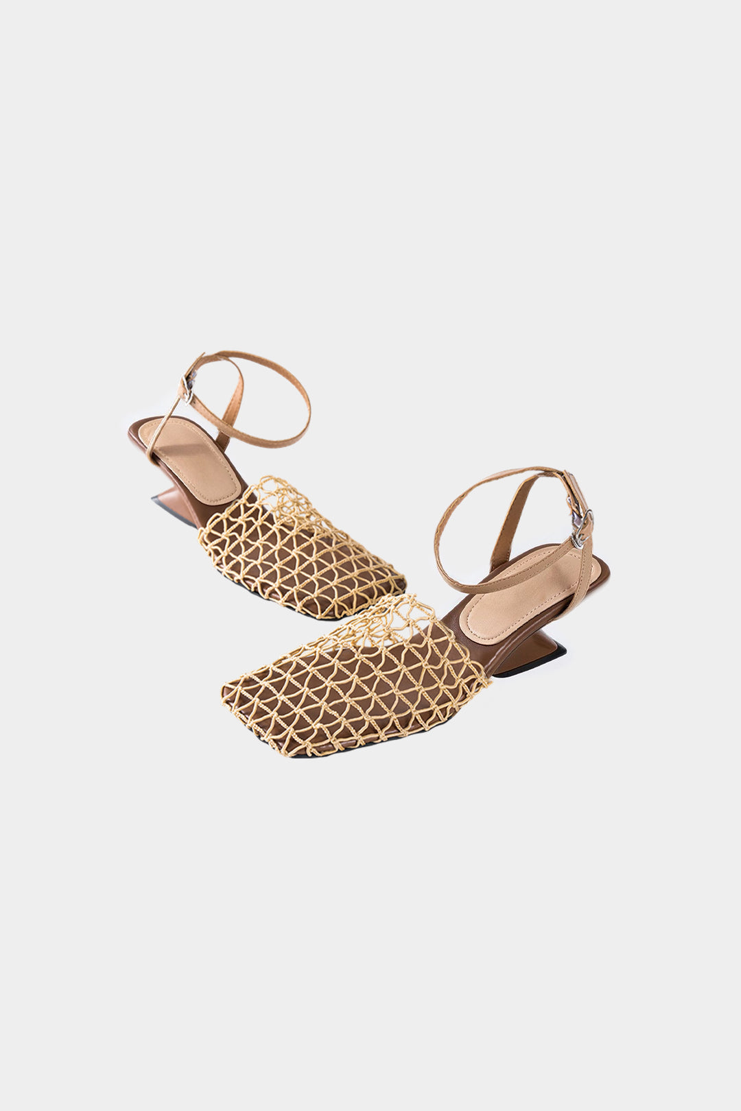 Sandalen van imitatieleer met opengewerkt patroon