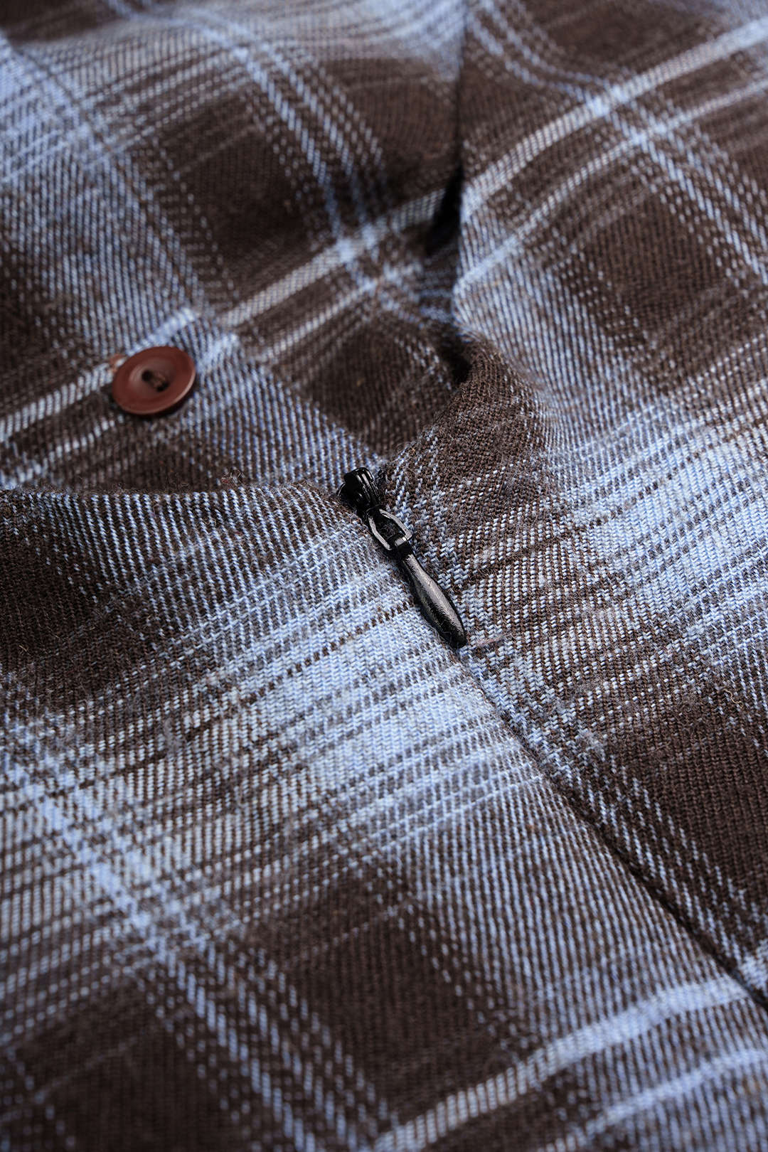 Geruite blouse met knoopjes, strik en lange mouwen