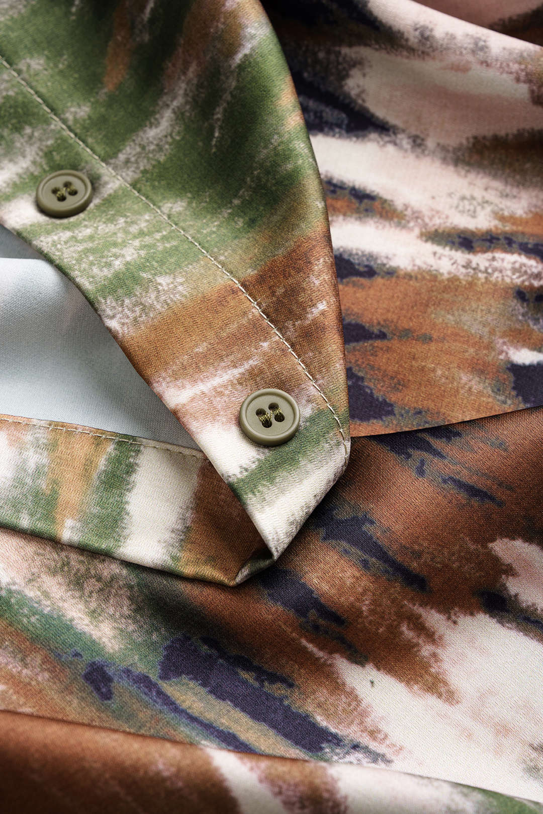 Satijnen top met drapering, watervalhals en korte mouwen