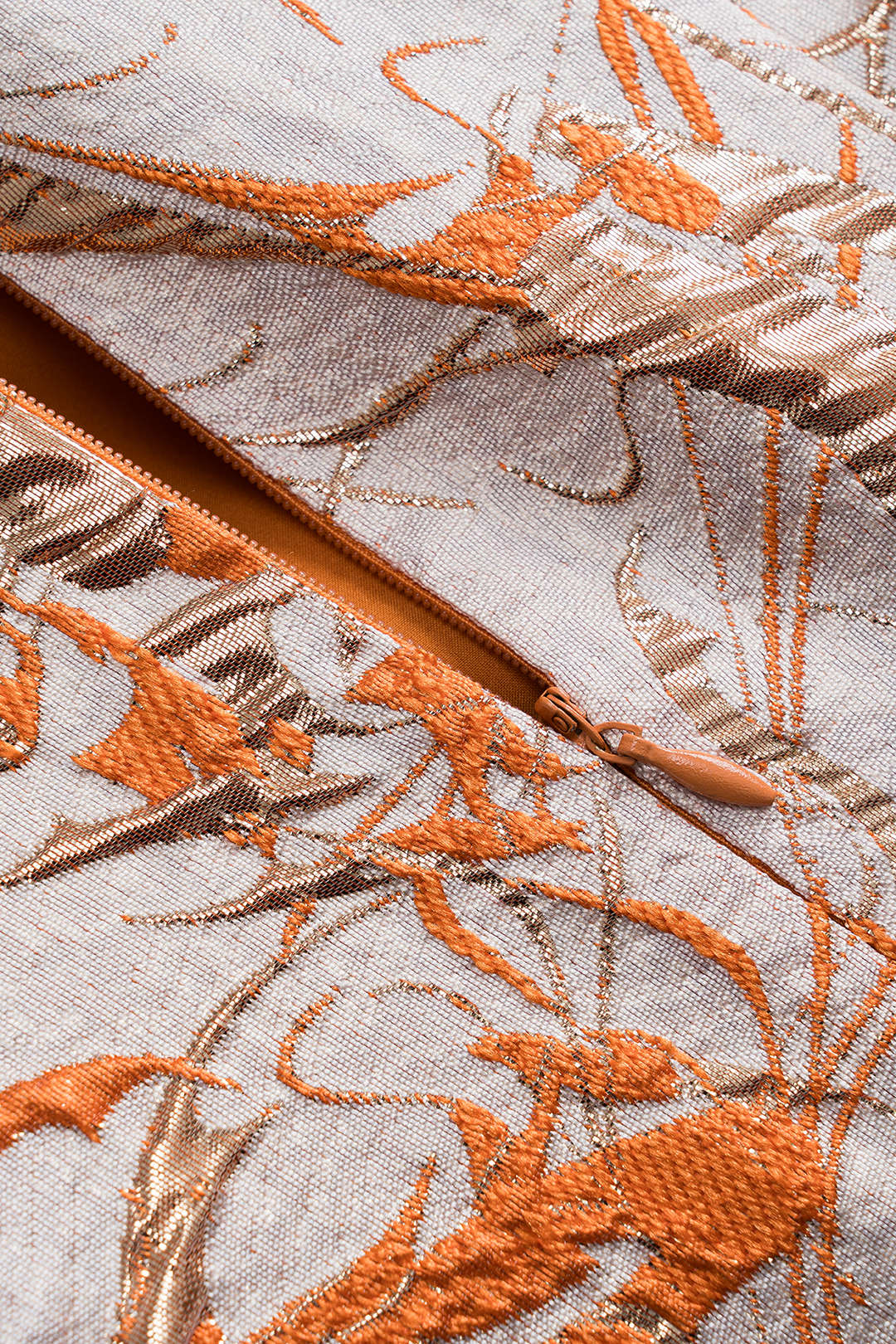 Satijnen jacquard maxijurk met ruches en strapless pasvorm