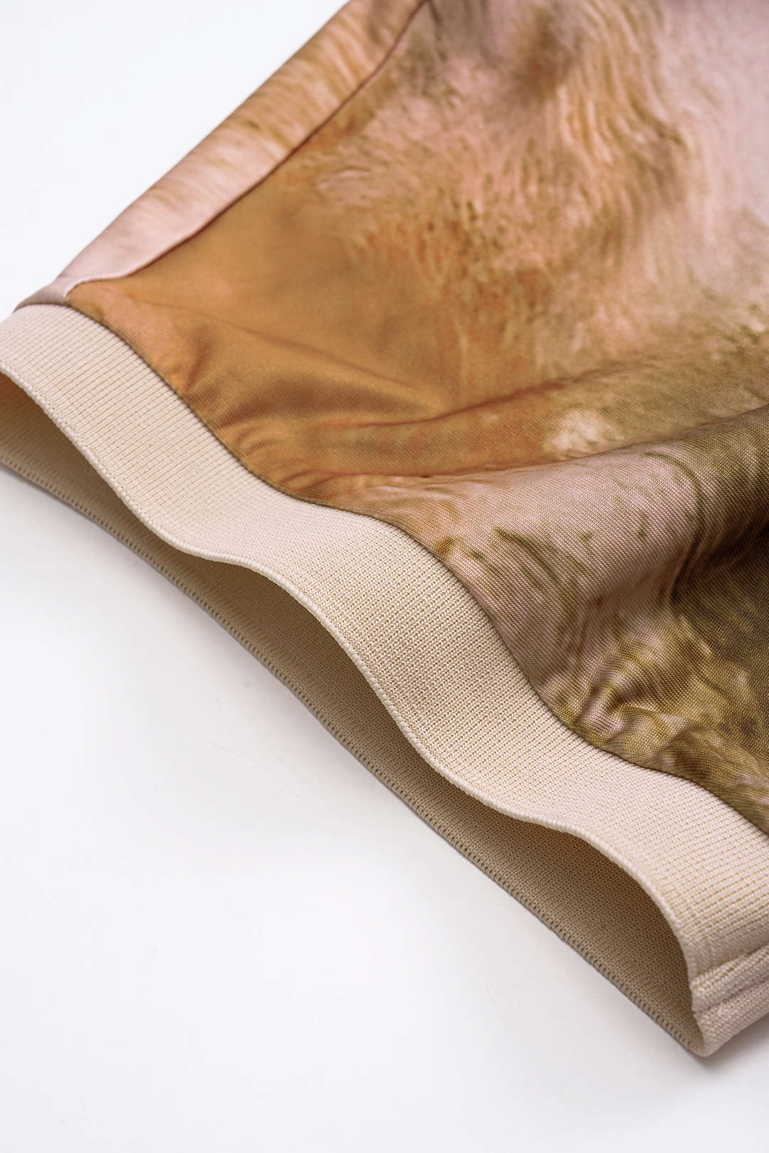 T-shirt met gedraaid detail, knoopdetail en korte mouwen