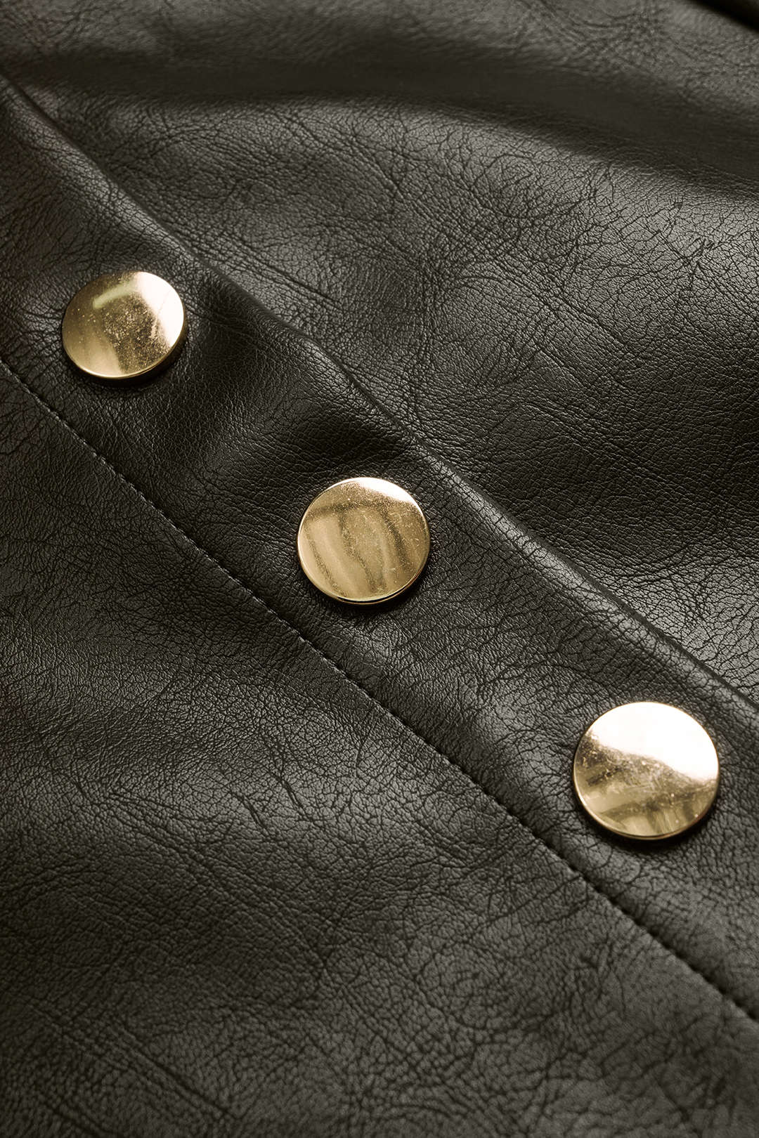 Leren-look broek met knoopjes
