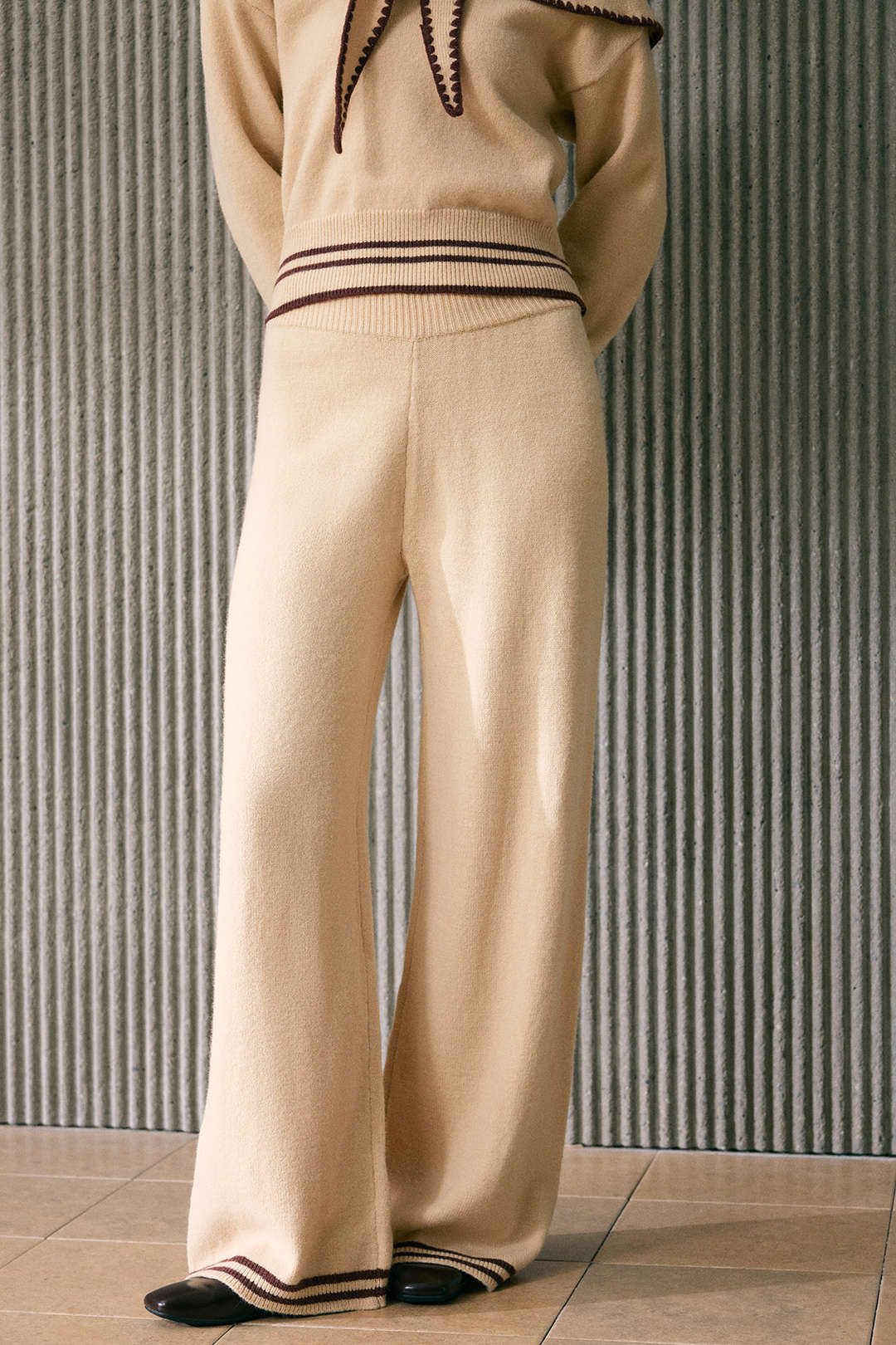 Gebreide gestreepte broek met hoge taille