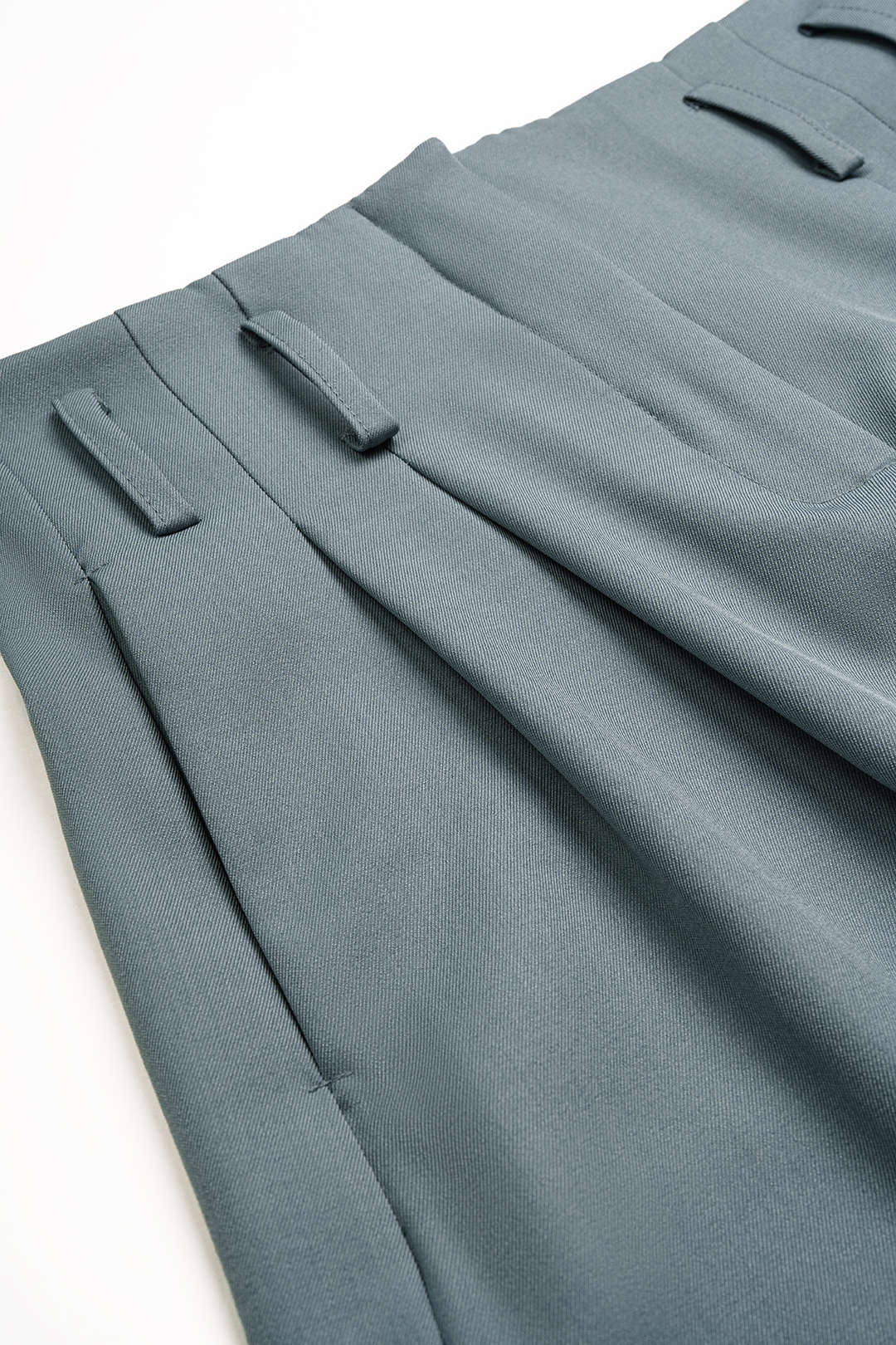 Broek met knoopjes en rechte pijp