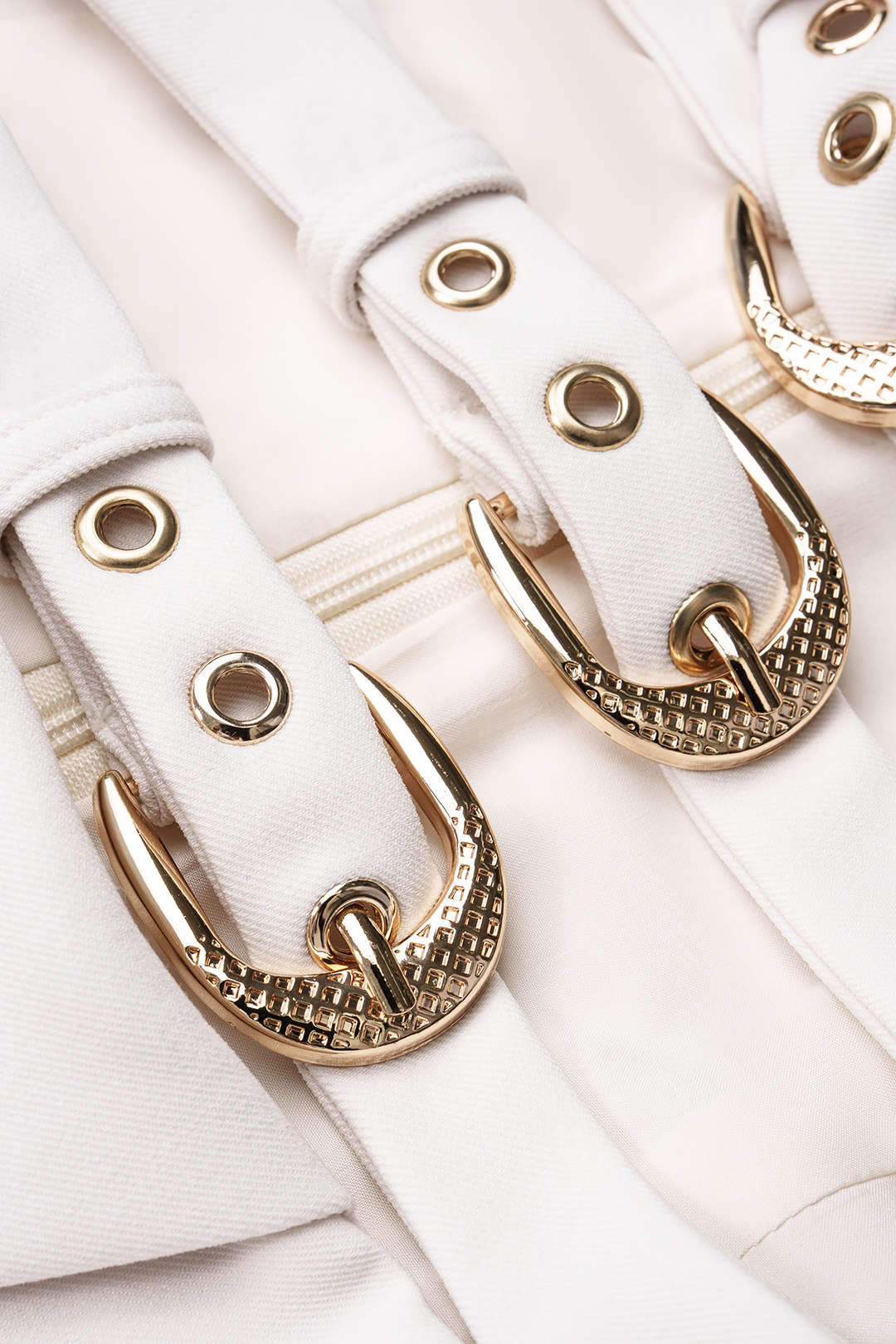 Metallic mouwloze minijurk met halternek en V-hals