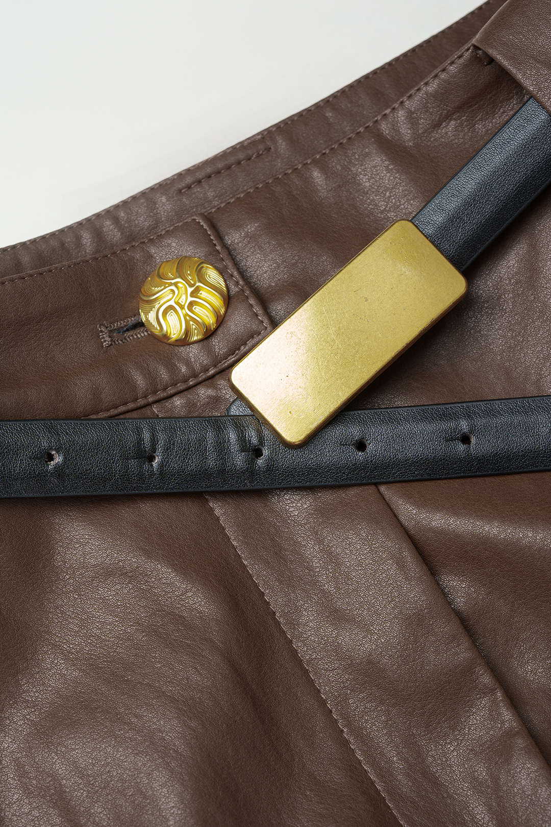 Ayla - Leren-look short met riem