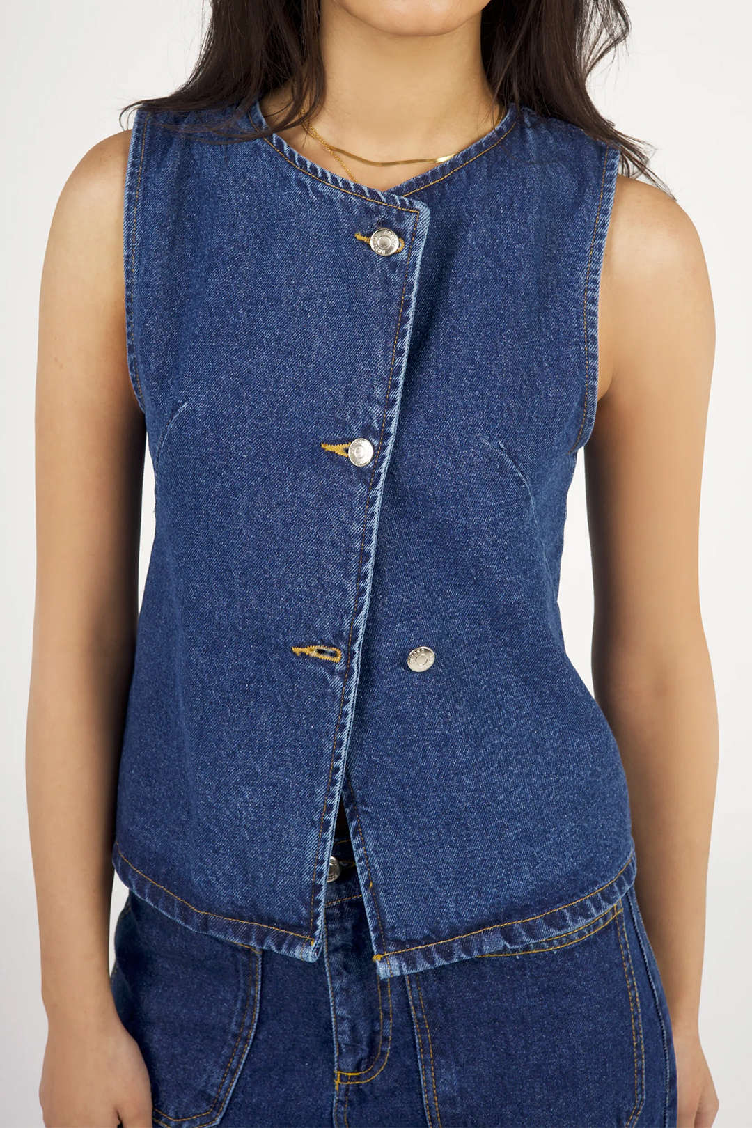 Denim gilet met riem