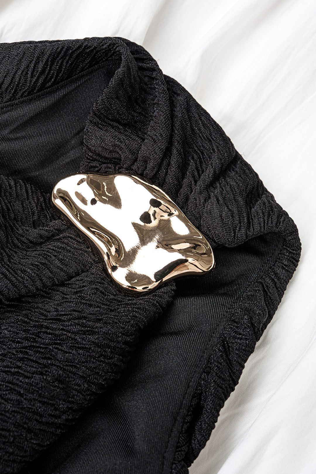 Metallic mouwloze maxijurk met één schouder en ruches