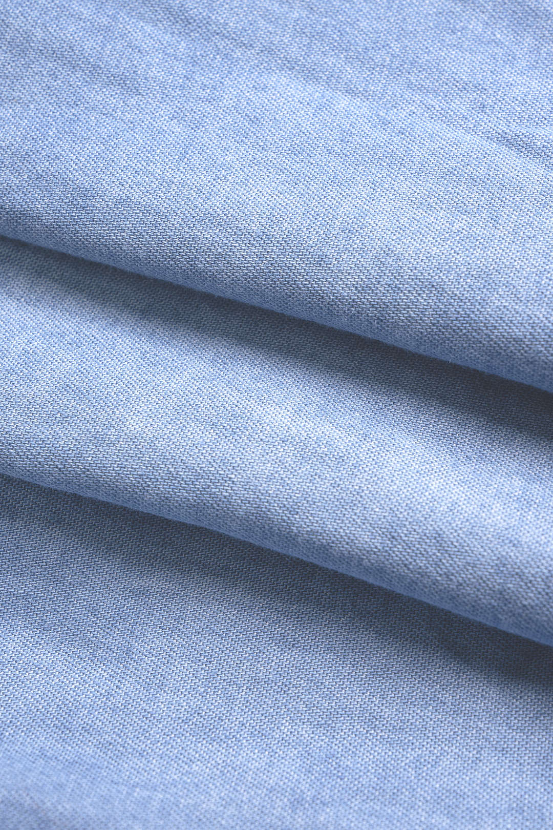 Denim blouse met revers, knoopdetail en korte mouwen