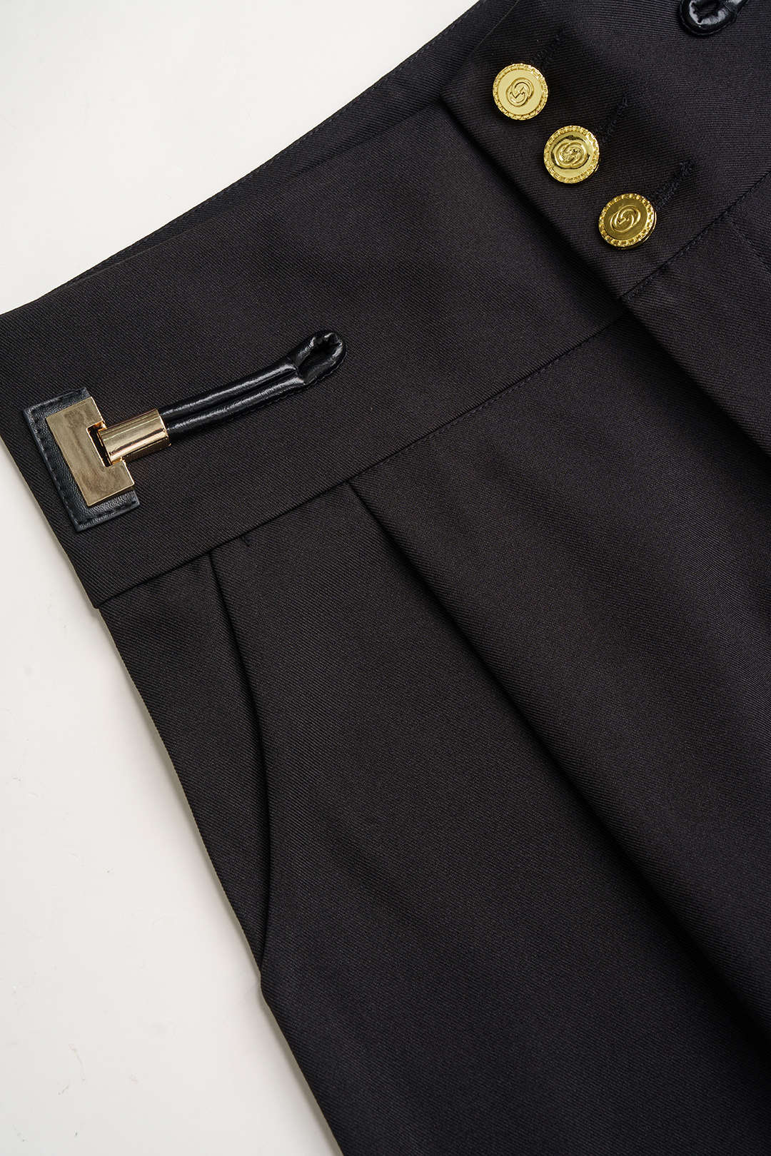 Metallic broek met knoopjes en hoge taille