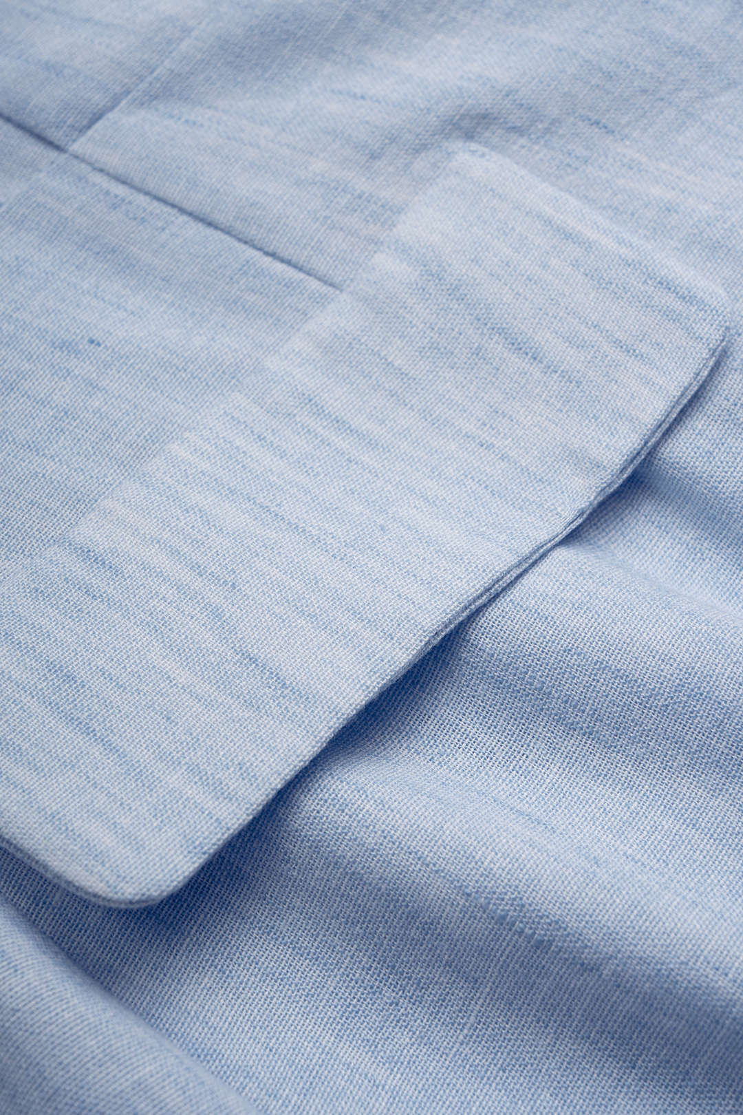 Asymmetrische mouwloze minijurk met reverskraag en V-hals