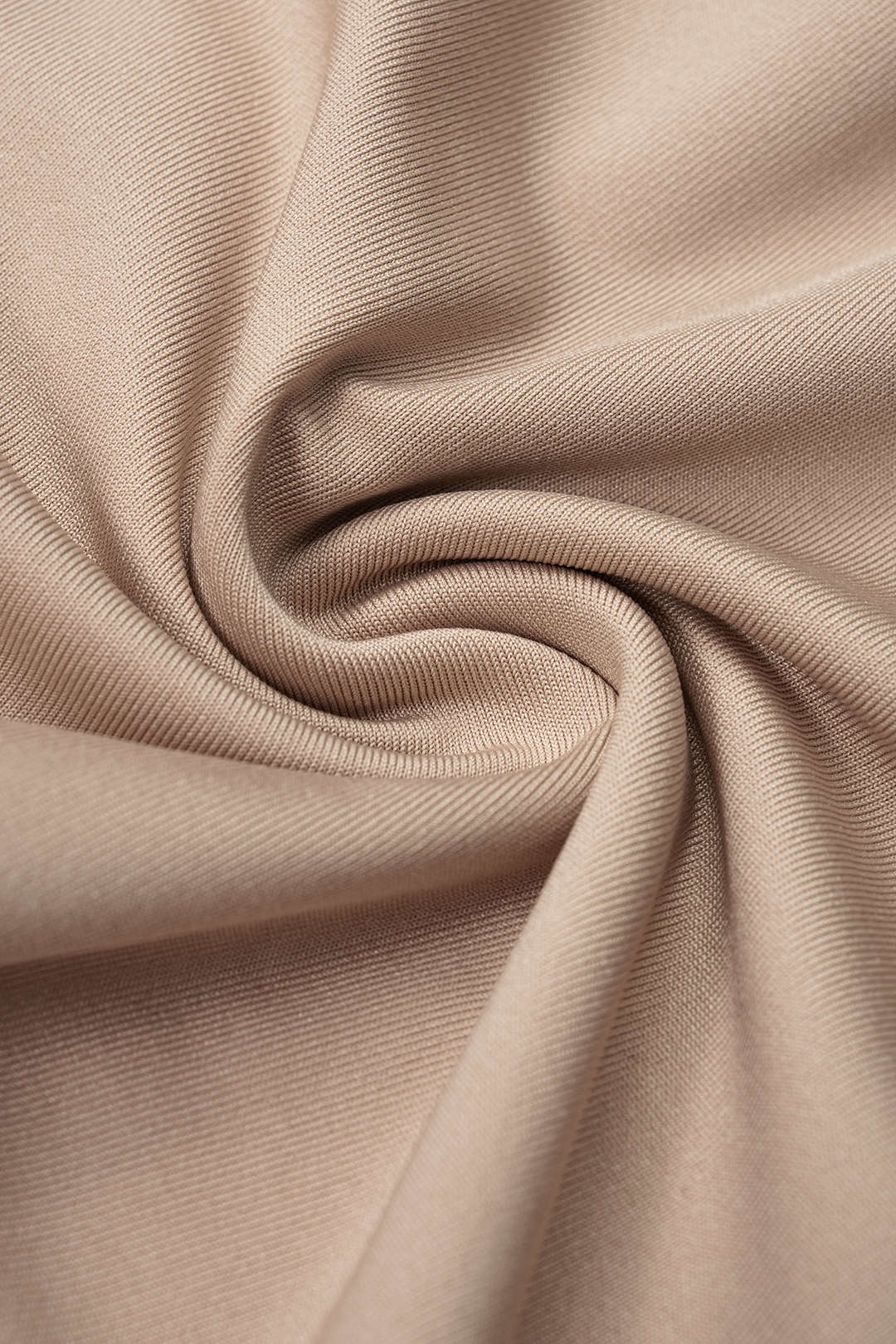 Metallic top met V-hals, ruches en uitsnijding