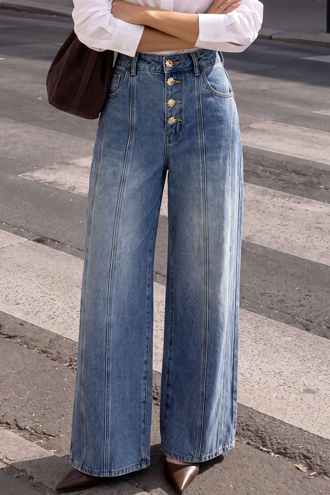 Isa - Metallic jeans met knoopjes en wijde pijpen