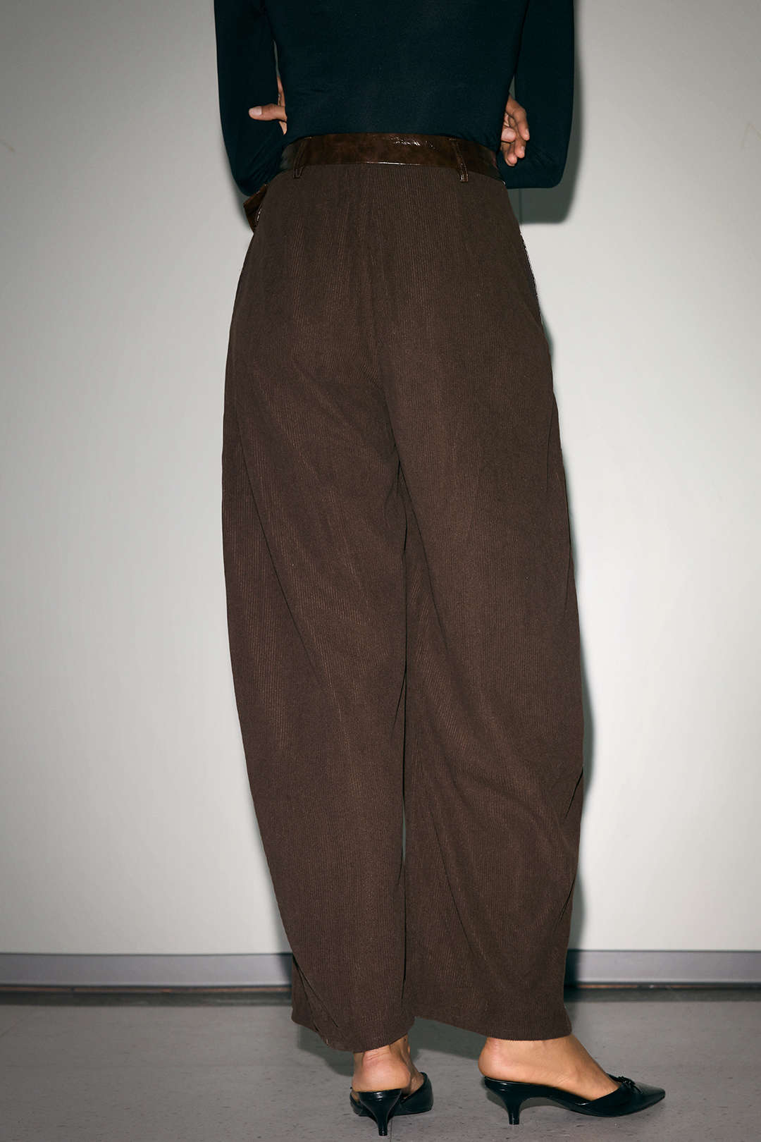 Leren-look patchwork pantalon met rits en wijde pijpen