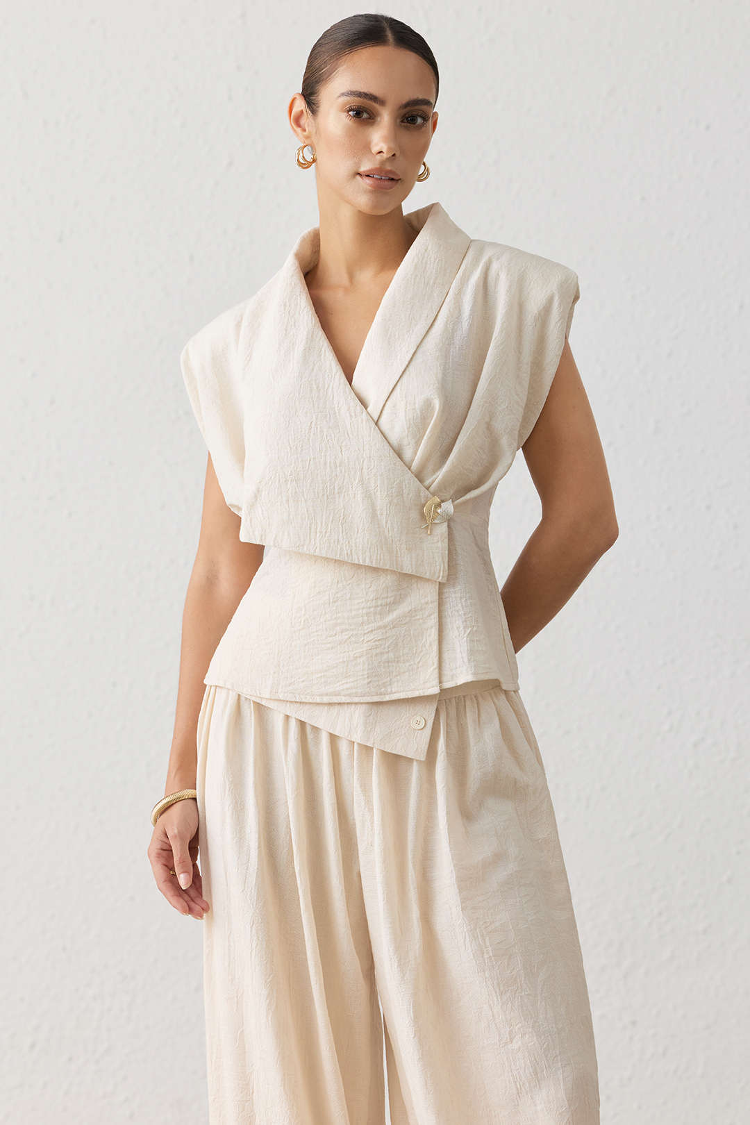 Asymmetrische blouse met V-hals en ruches