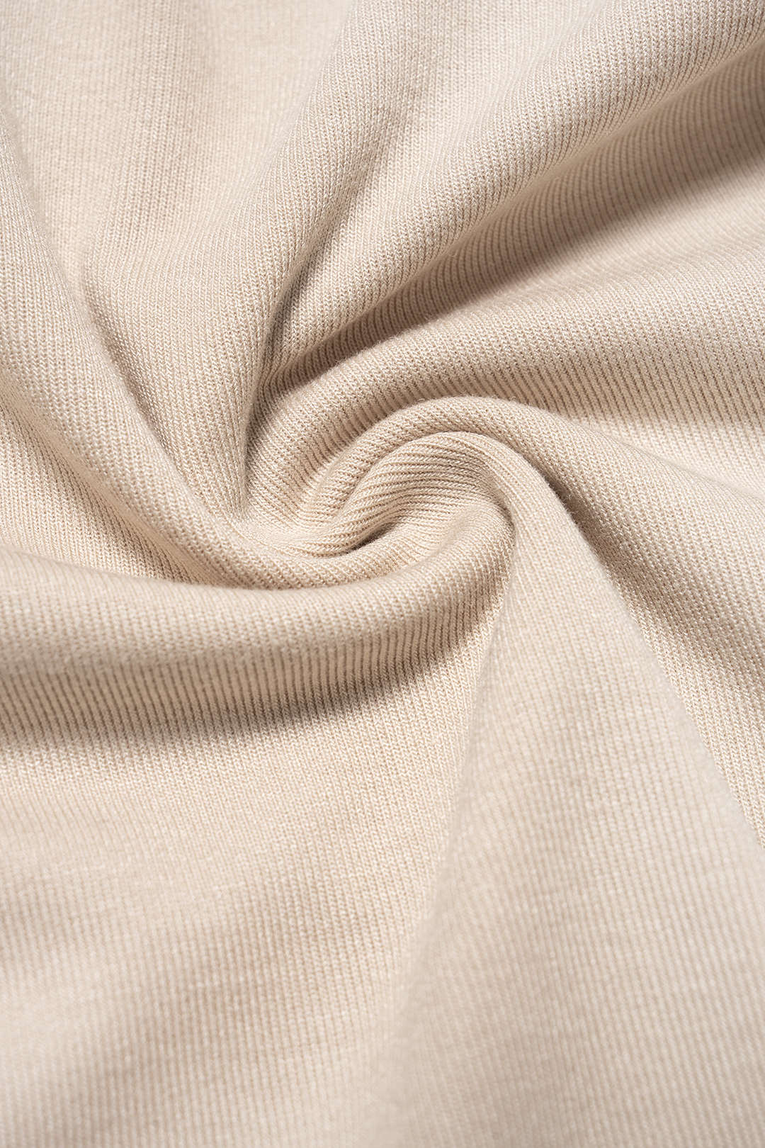 Asymmetrisch T-shirt met ronde hals en uitsnijding