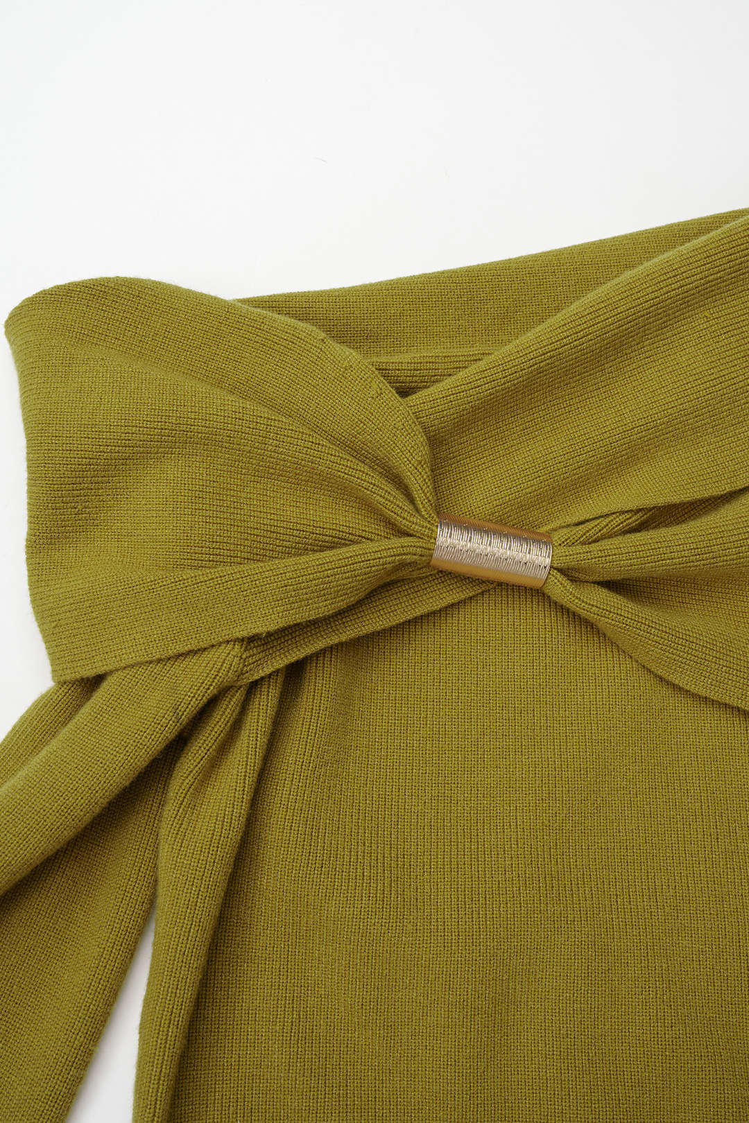 Gebreide metallic top met blote schouders en ruches
