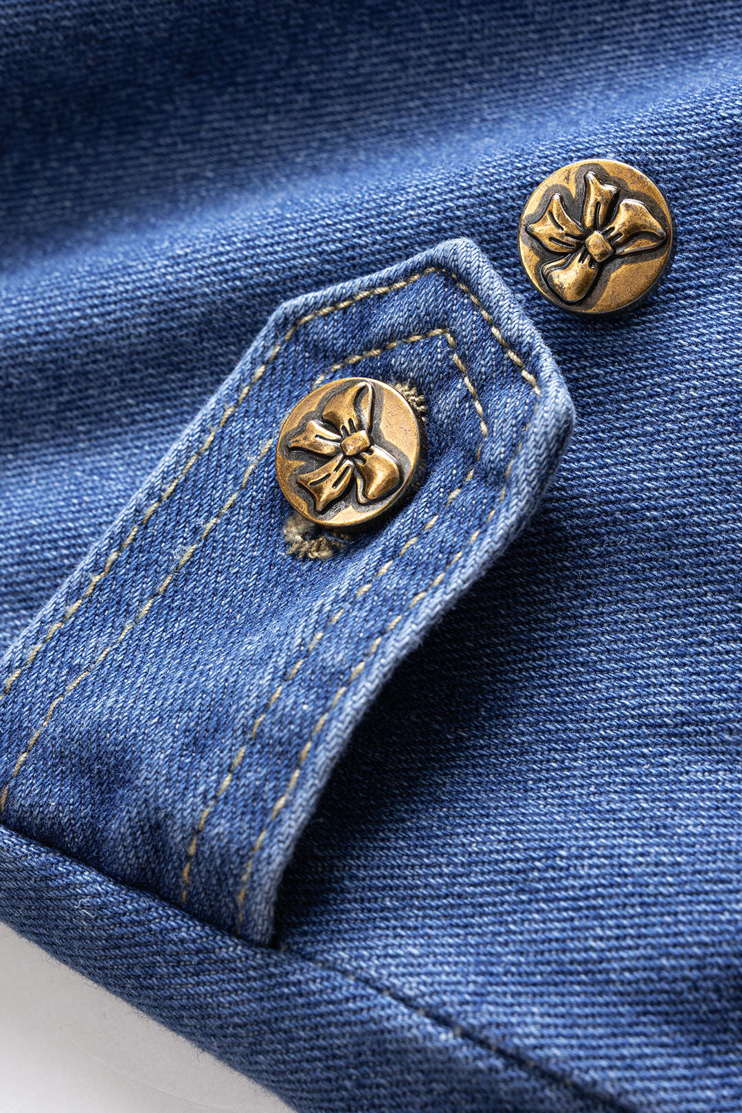 Denim item met knoopjes en zakken
