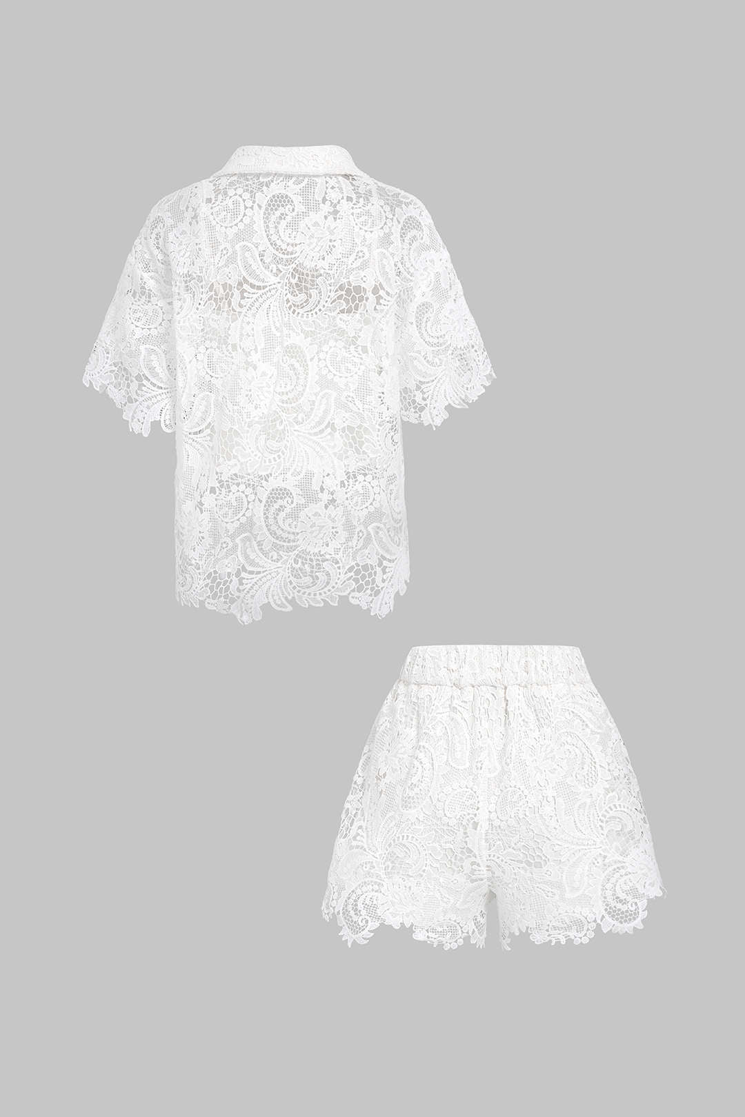 Effen short met kant, revers en korte mouwen