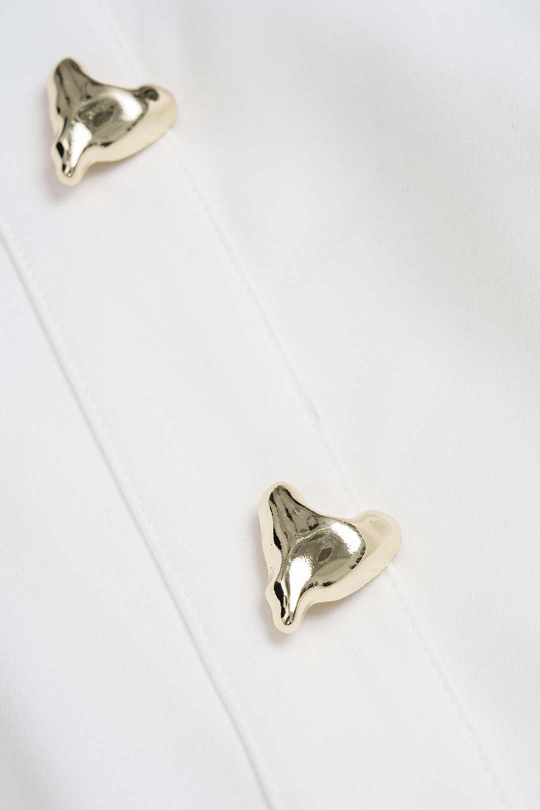Sara - Metallic mouwloze minijurk met ronde hals en knoopjes