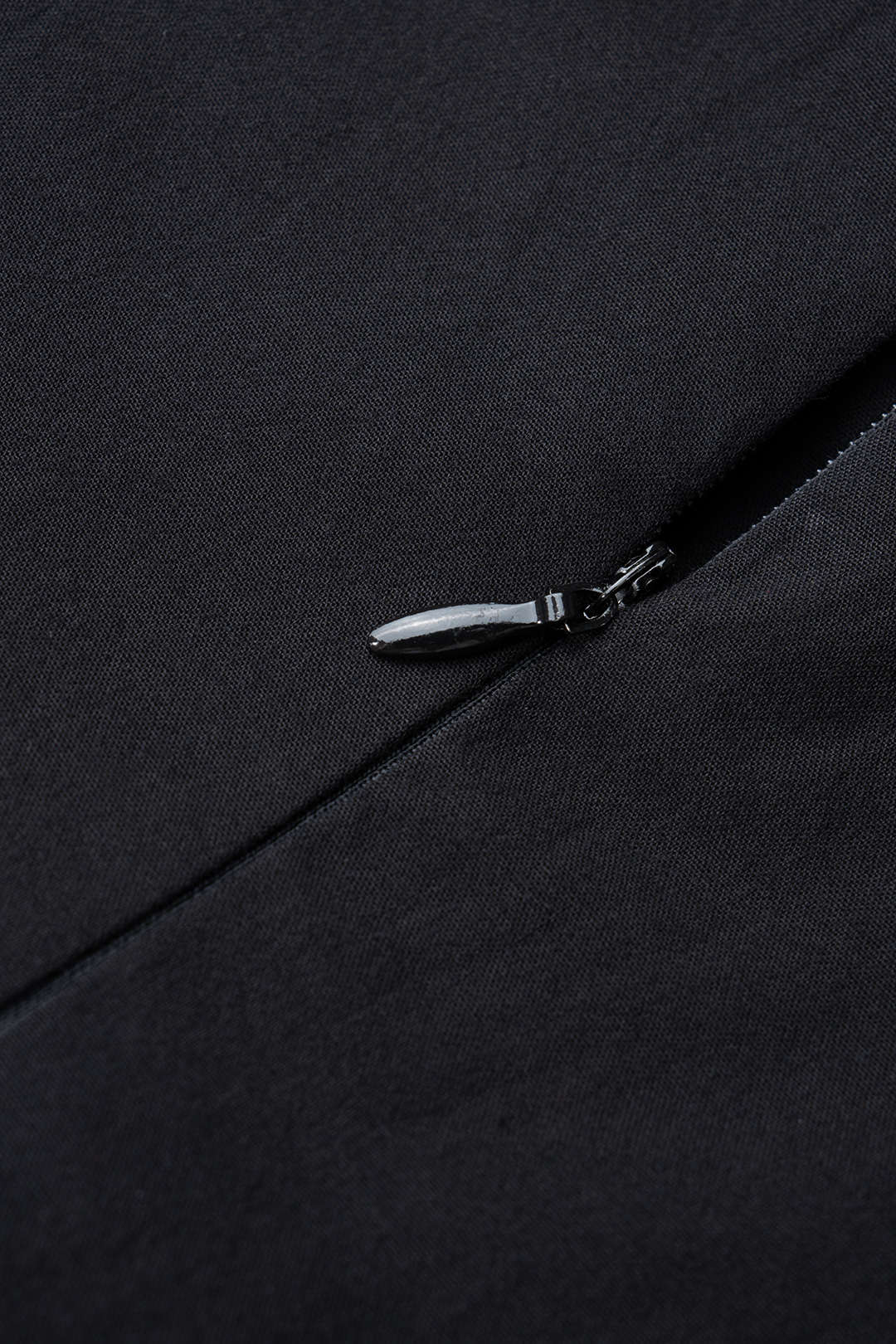 Gestreepte asymmetrische midijurk met ruches