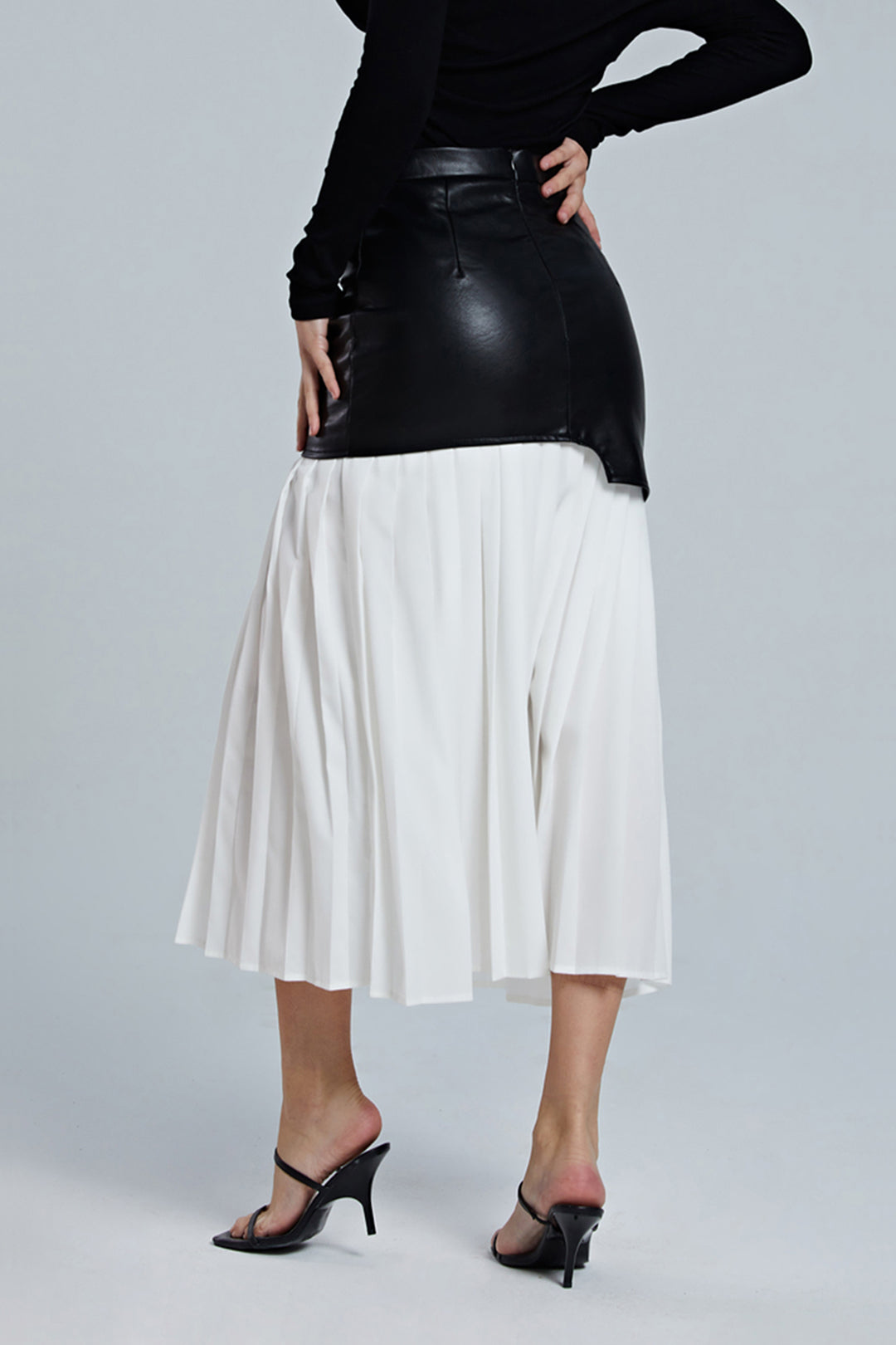 Geplooide leren-look midirok