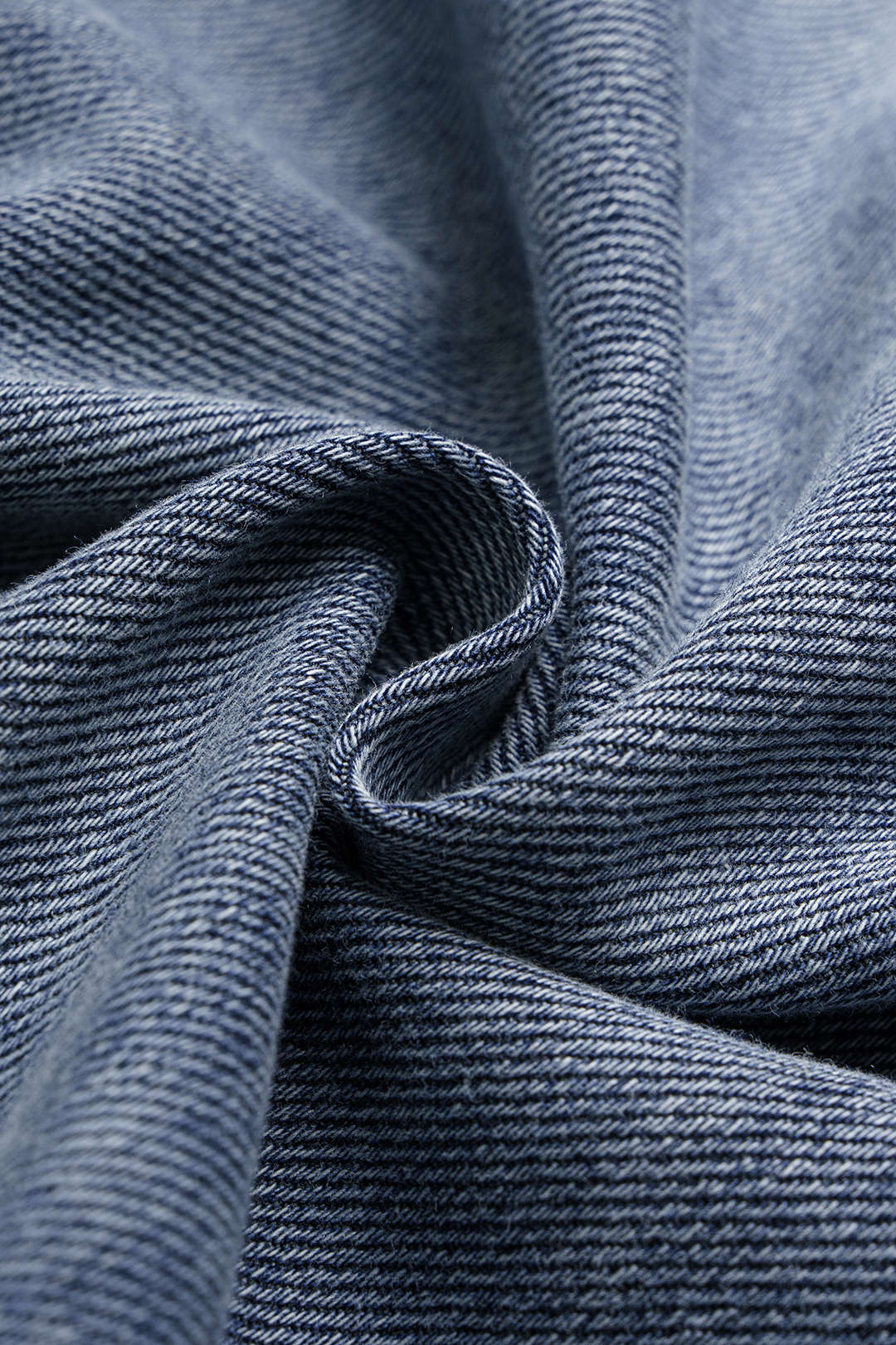 Denim playsuit met riem, knoopjes en zakken