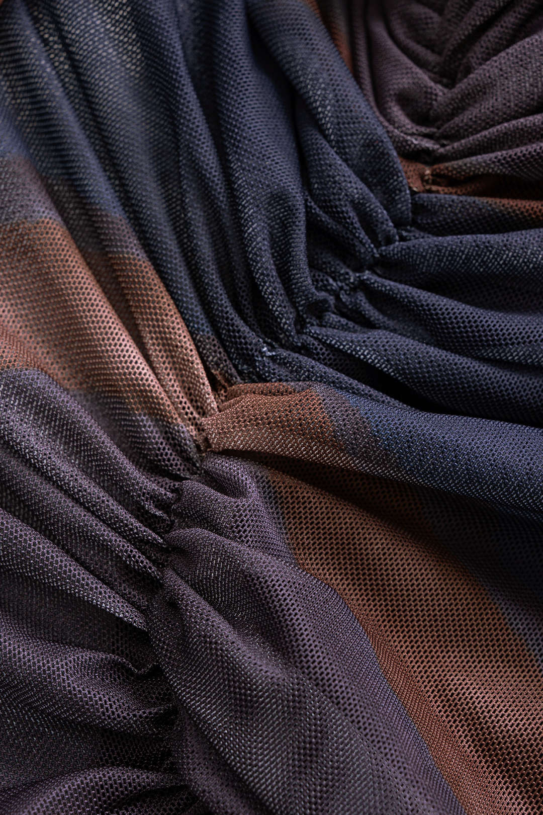 Mesh maxijurk met ruches en lange mouwen