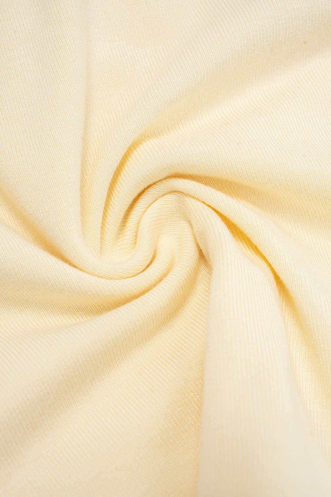 Top met halternek, gedraaid detail en knoopdetail