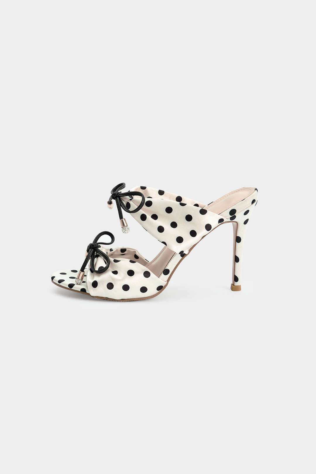 Gestipte sandalen met strik