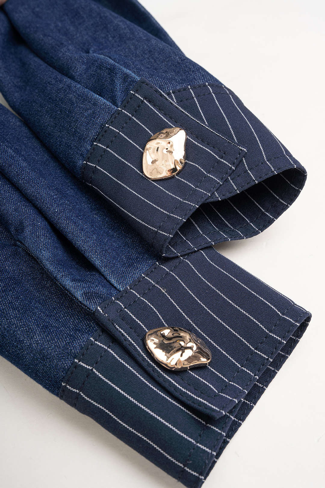 Denim patchwork blouse met knoopjes en lange mouwen