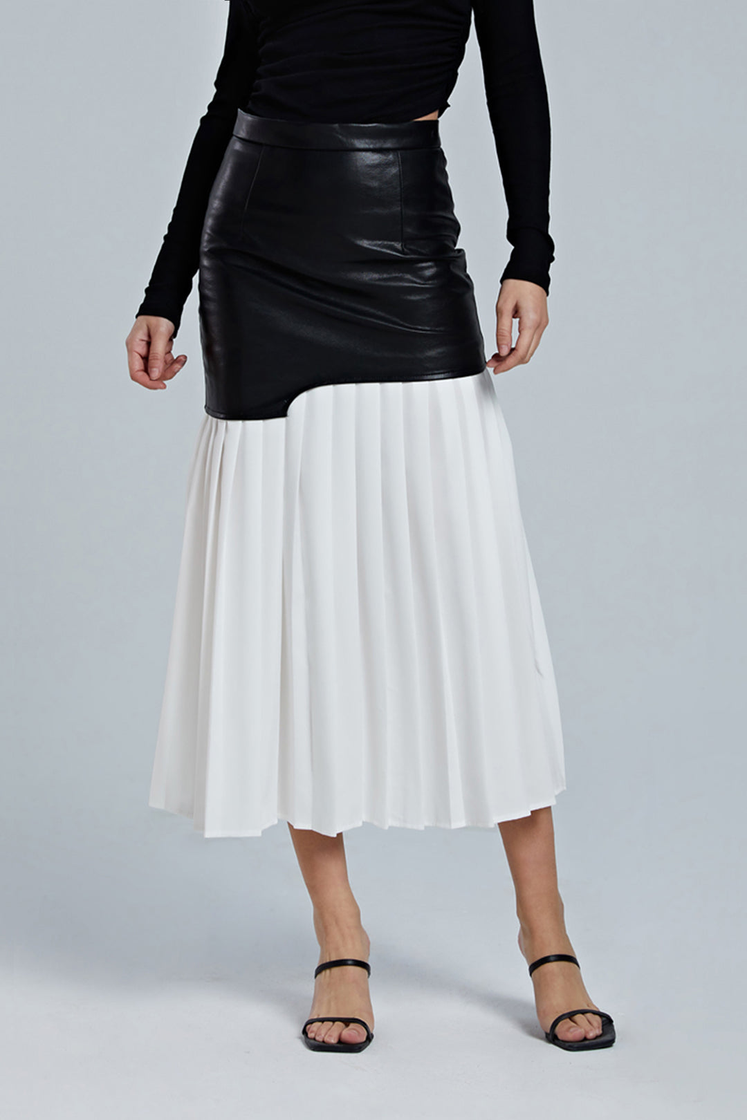 Geplooide leren-look midirok