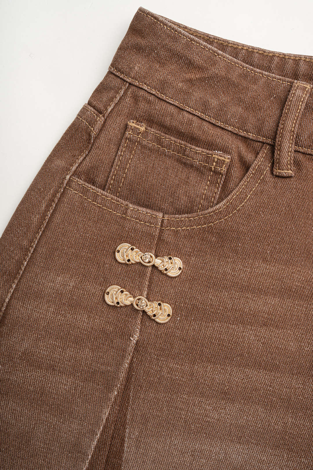 Metallic jeans met brandenburgsluiting en wijde pijpen