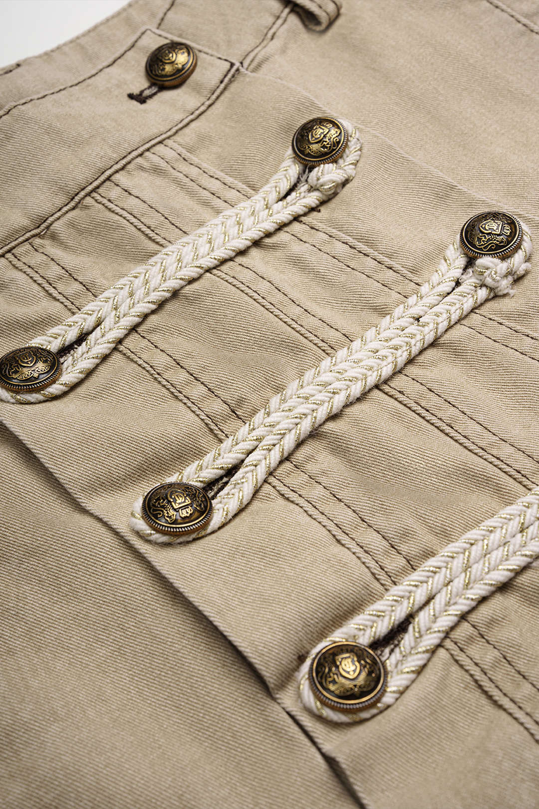 Broek met dubbele knopenrij en wijde pijpen
