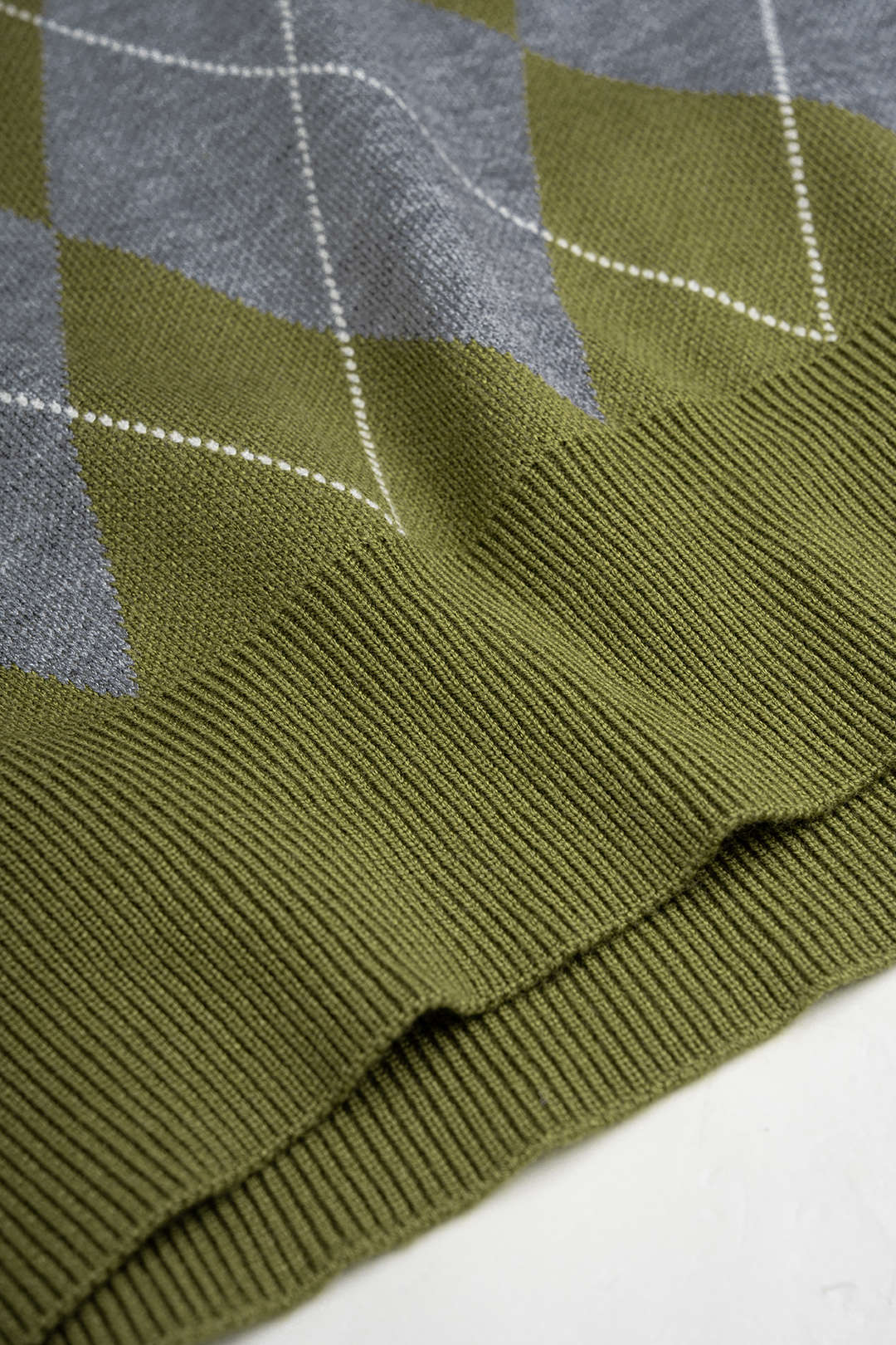 Gebreide geometrische top met revers en lange mouwen