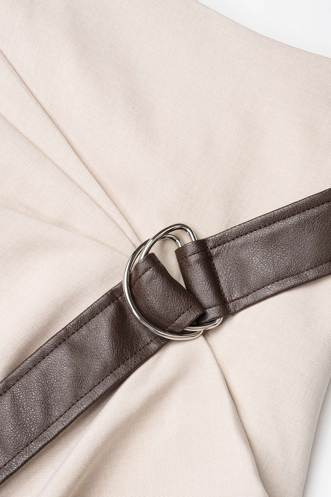 Asymmetrische rok met riem en ruches