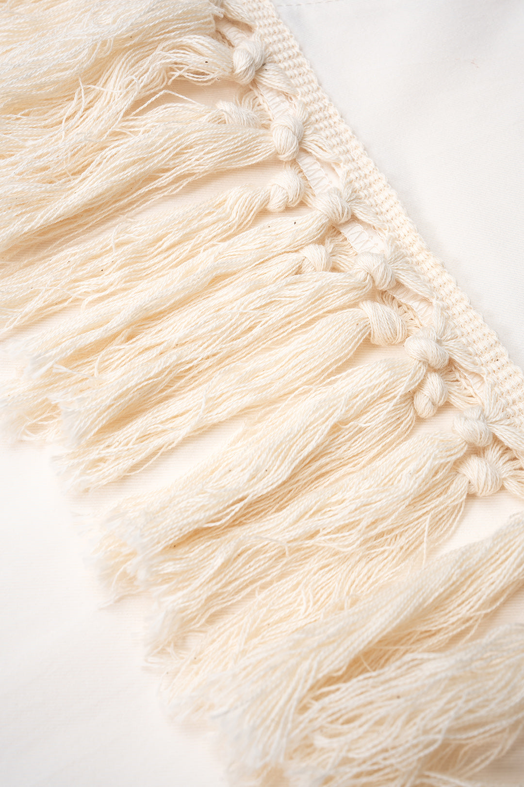 Asymmetrische tanktop met halternek, V-hals en franjes