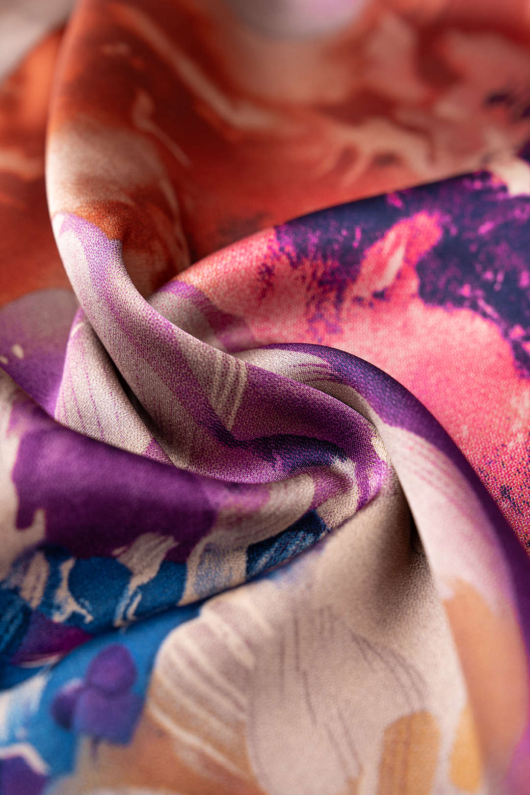 Elise - Bloemenprint satijnen midijurk met drapering en watervalhals