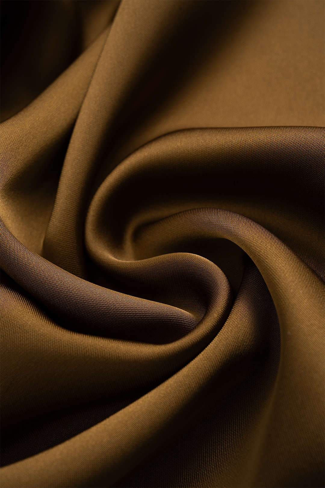 Satijnen metallic midijurk met ruches en korte mouwen