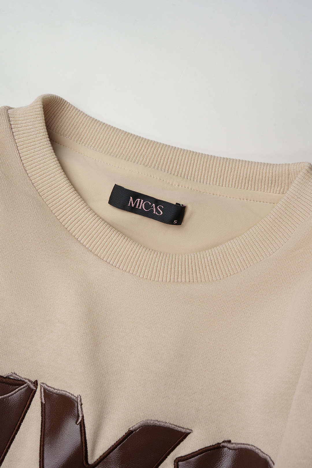 Gwen - Leren-look patchwork body met ronde hals en lange mouwen