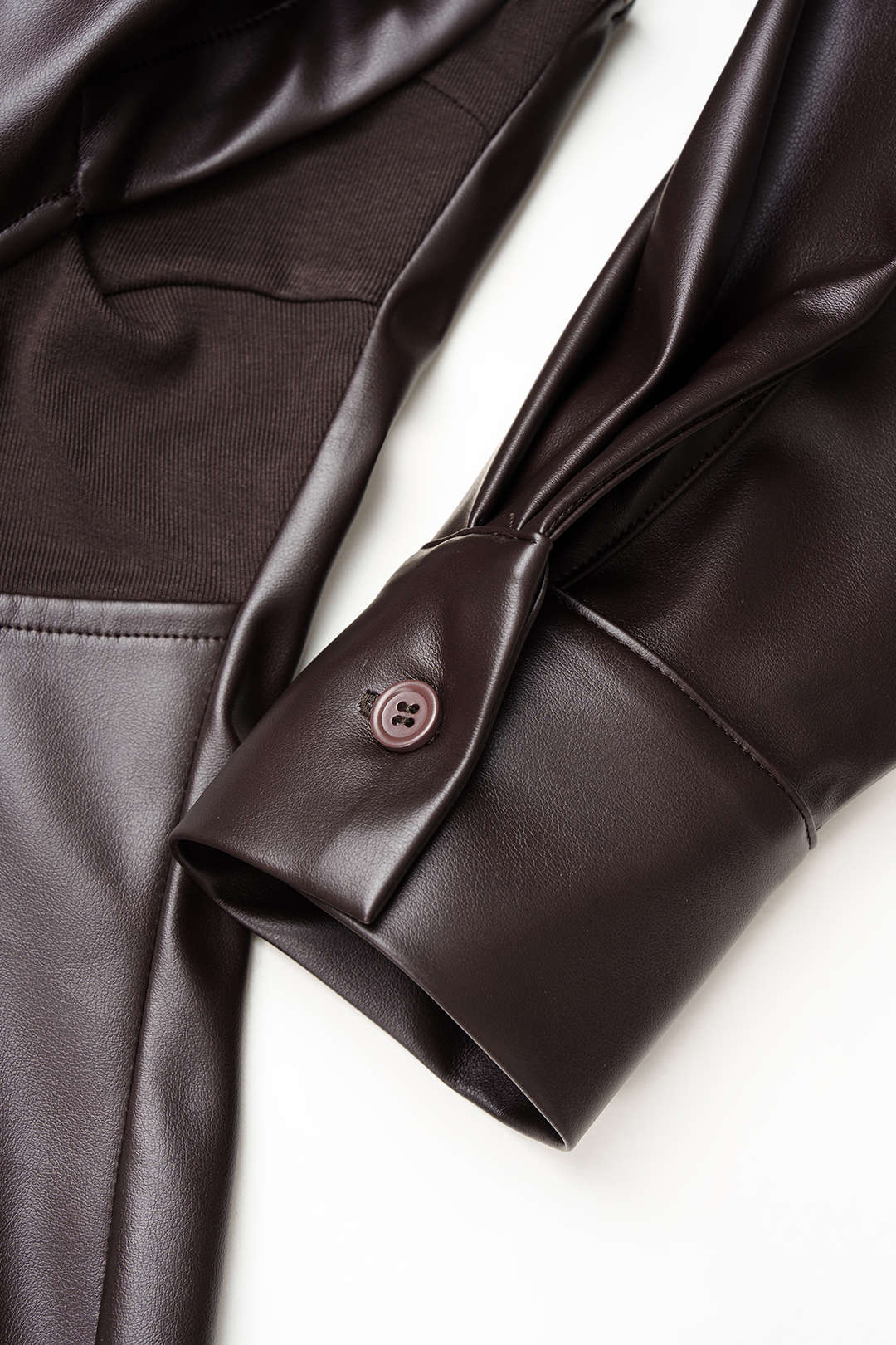 Leren-look minijurk met revers en lange mouwen
