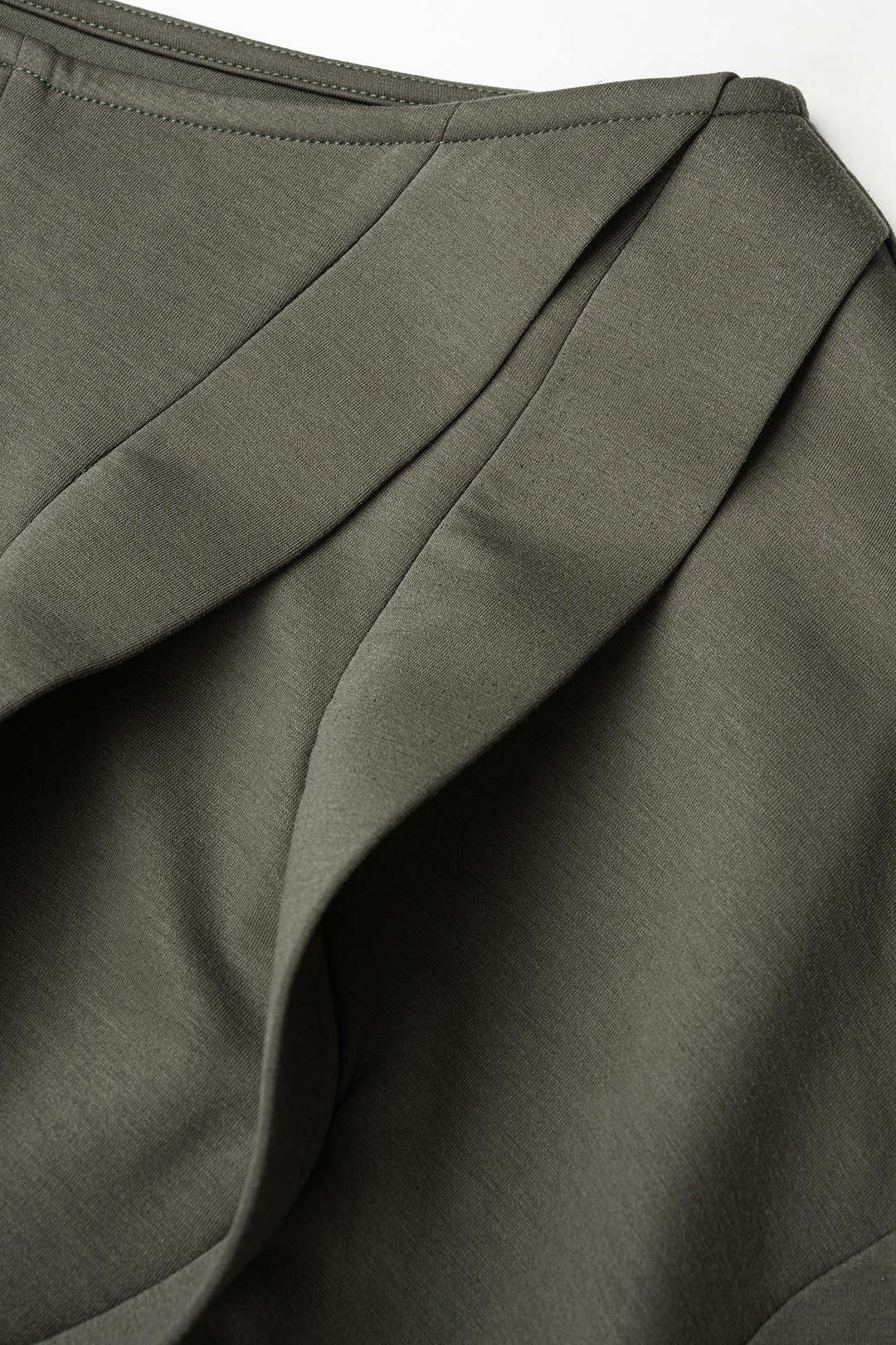 Sweater met één schouder, volants en lange mouwen