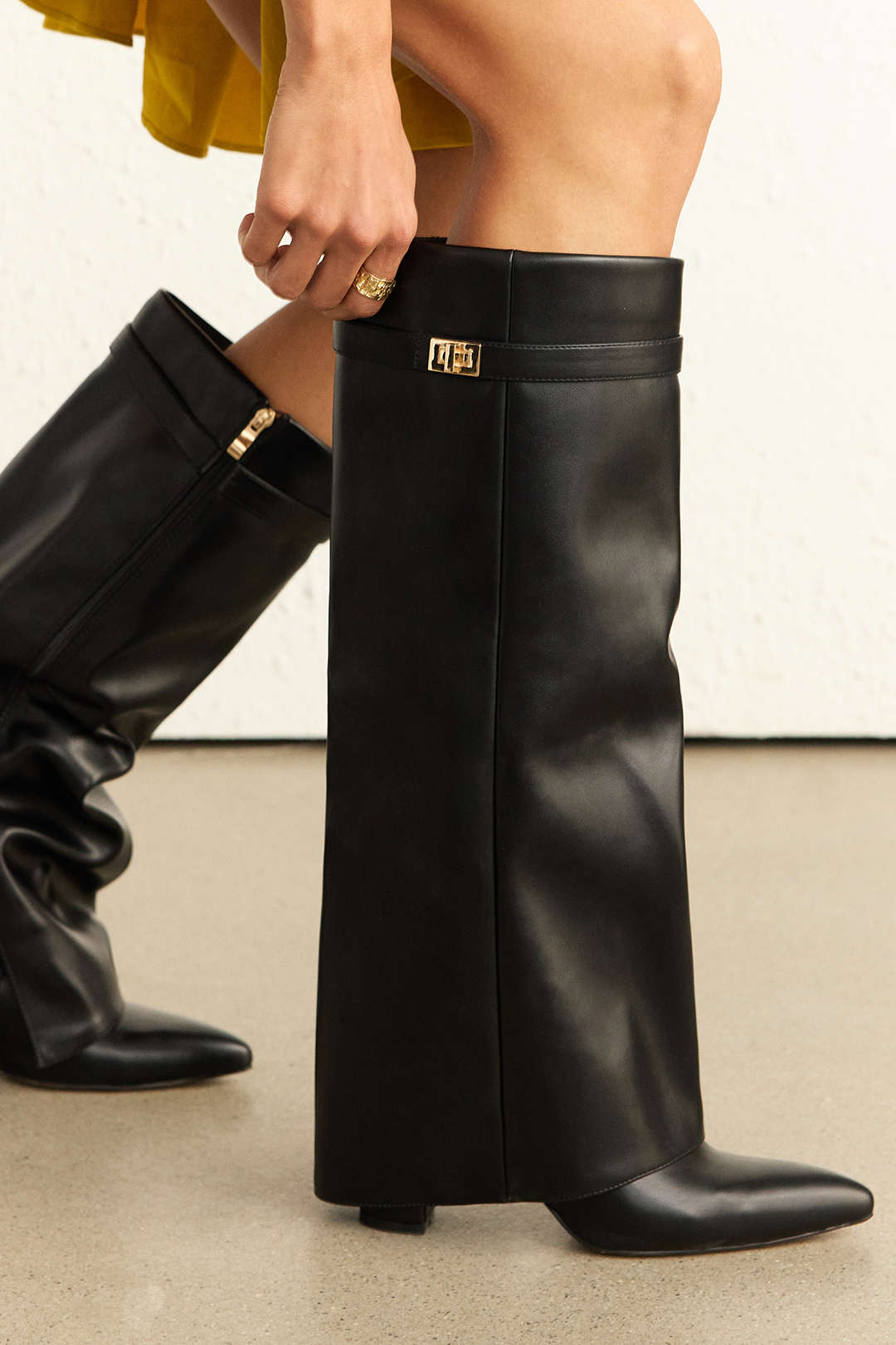 Linde - Leren-look kniehoge laarzen met ruches
